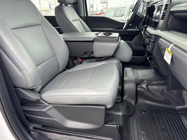 2026 Oxford White Ford Super Duty F-450 DRW XL 4X4 Chassis