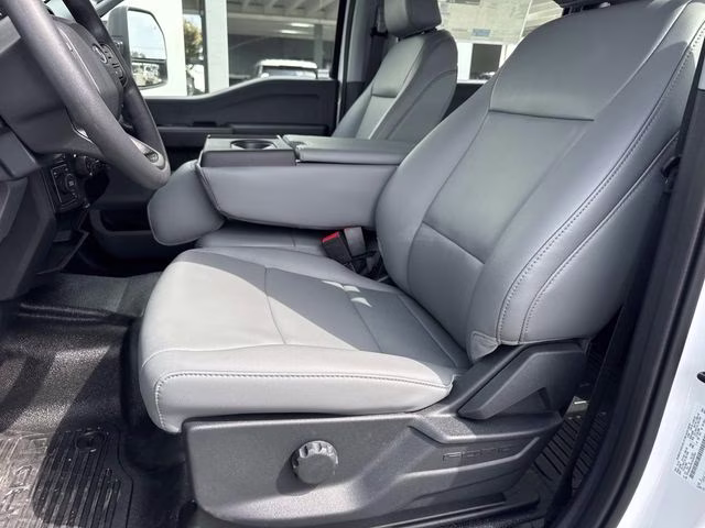 2026 Oxford White Ford Super Duty F-450 DRW XL 4X4 Chassis