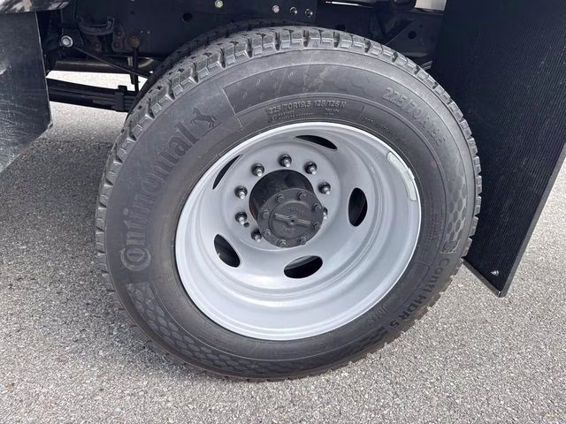 2026 Oxford White Ford Super Duty F-450 DRW XL 4X4 Chassis