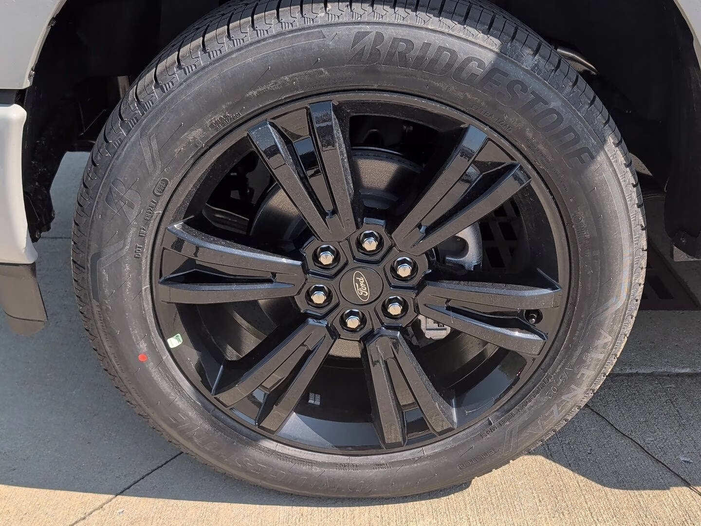 2026 Avalanche Gray Ford F-150 LARIAT 4X4 Truck