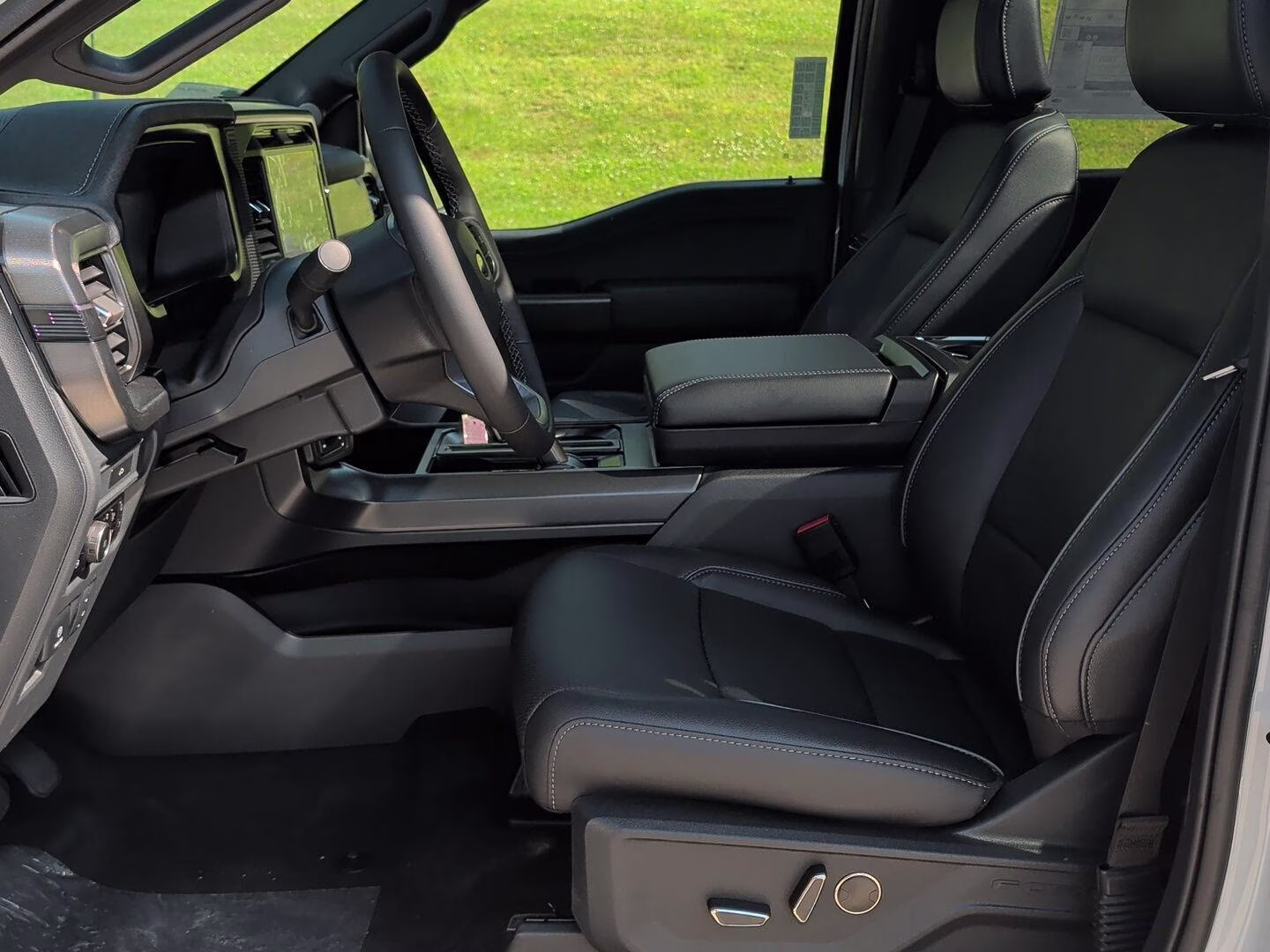 2026 Avalanche Gray Ford F-150 LARIAT 4X4 Truck