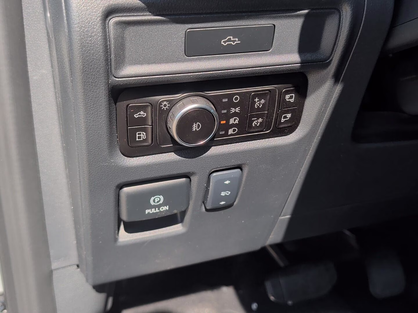 2026 Avalanche Gray Ford F-150 LARIAT 4X4 Truck