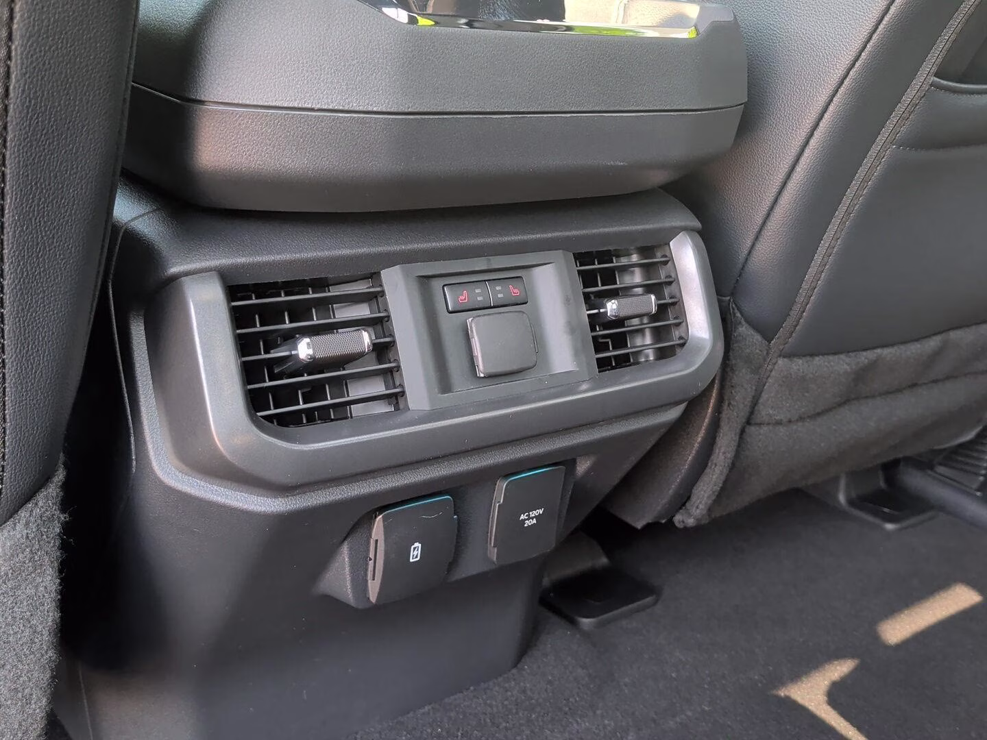 2026 Avalanche Gray Ford F-150 LARIAT 4X4 Truck