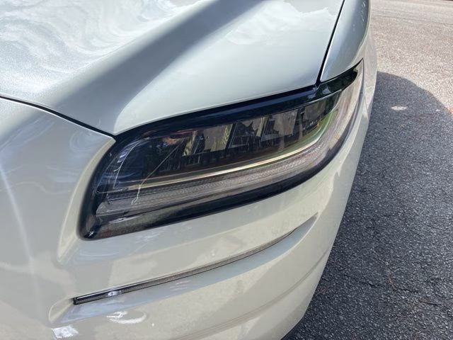 2022 Pristine White Metallic Tri-Coat Lincoln Nautilus Reserve FWD SUV