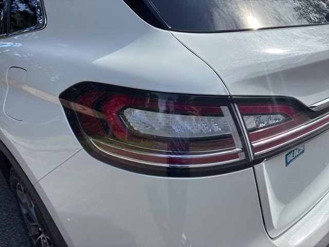 2022 Pristine White Metallic Tri-Coat Lincoln Nautilus Reserve FWD SUV