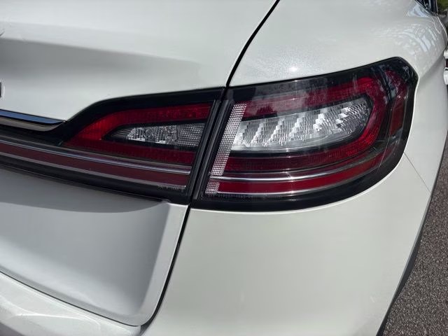 2022 Pristine White Metallic Tri-Coat Lincoln Nautilus Reserve FWD SUV