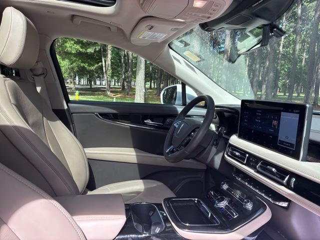 2022 Pristine White Metallic Tri-Coat Lincoln Nautilus Reserve FWD SUV
