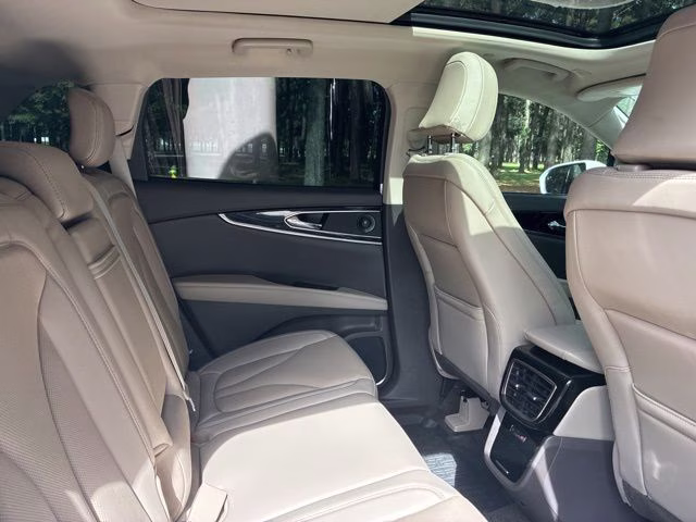 2022 Pristine White Metallic Tri-Coat Lincoln Nautilus Reserve FWD SUV