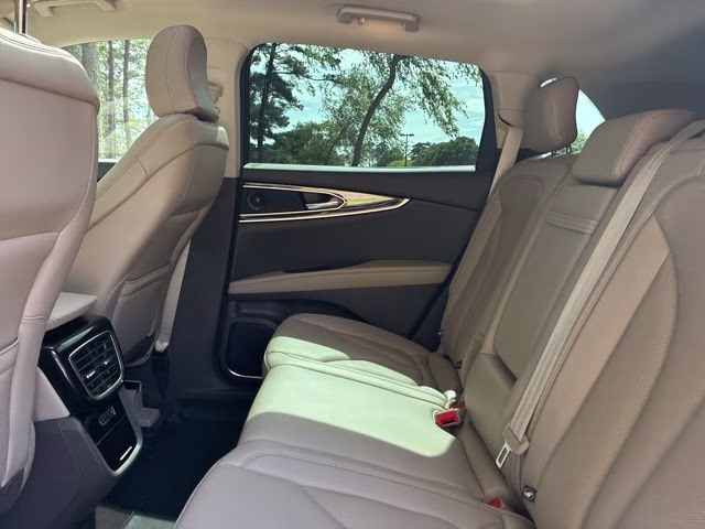 2022 Pristine White Metallic Tri-Coat Lincoln Nautilus Reserve FWD SUV