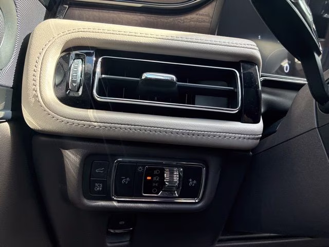 2022 Pristine White Metallic Tri-Coat Lincoln Nautilus Reserve FWD SUV