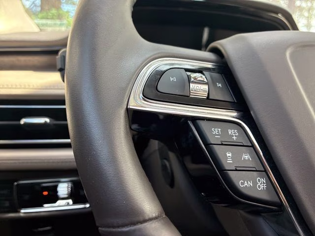 2022 Pristine White Metallic Tri-Coat Lincoln Nautilus Reserve FWD SUV