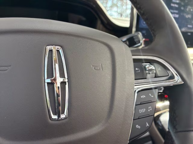 2022 Pristine White Metallic Tri-Coat Lincoln Nautilus Reserve FWD SUV