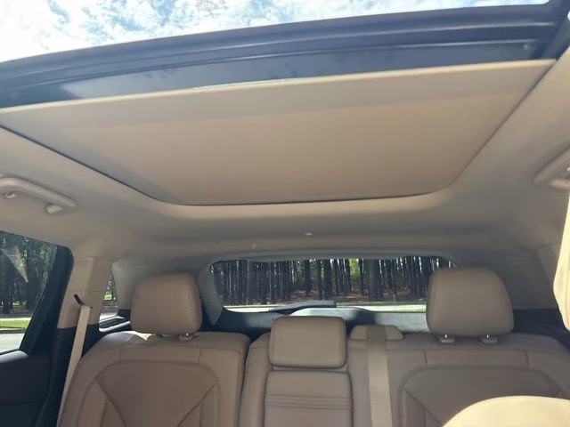 2022 Pristine White Metallic Tri-Coat Lincoln Nautilus Reserve FWD SUV