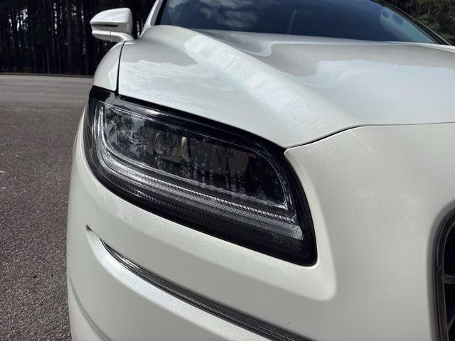 2022 Pristine White Metallic Tri-Coat Lincoln Nautilus Reserve FWD SUV