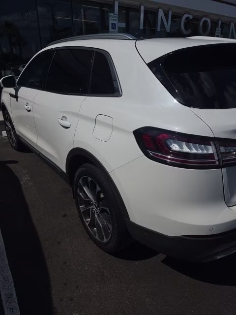 2022 White Metallic Lincoln Nautilus Reserve FWD SUV