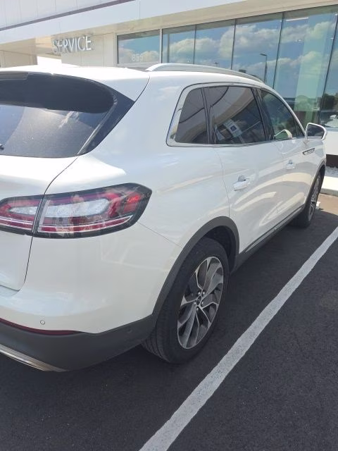 2022 White Metallic Lincoln Nautilus Reserve FWD SUV