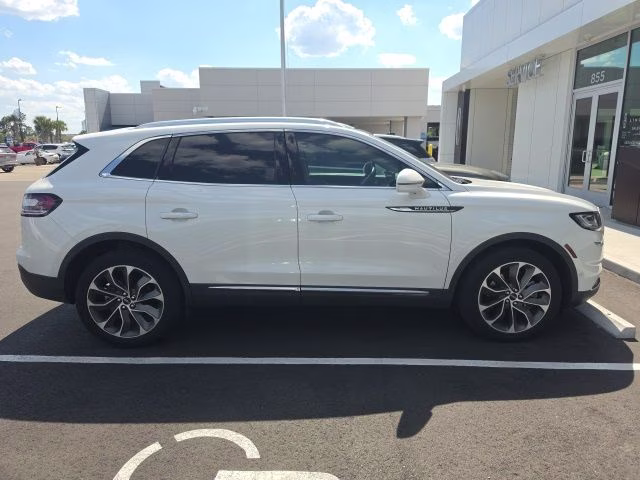 2022 White Metallic Lincoln Nautilus Reserve FWD SUV