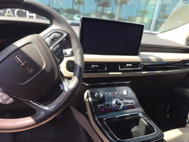2022 White Metallic Lincoln Nautilus Reserve FWD SUV