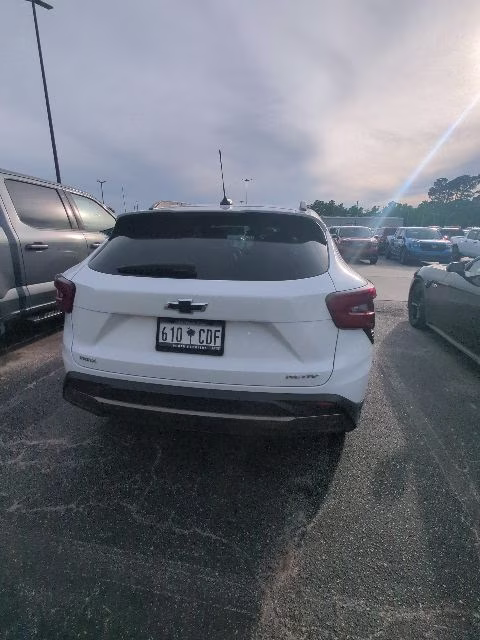 2025 Summit White Chevrolet Trax ACTIV FWD SUV