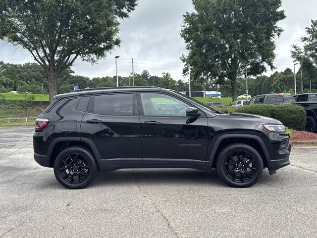 2026 Diamond Black Crystal Pearlcoat Jeep Compass Latitude Altitude 4X4 SUV