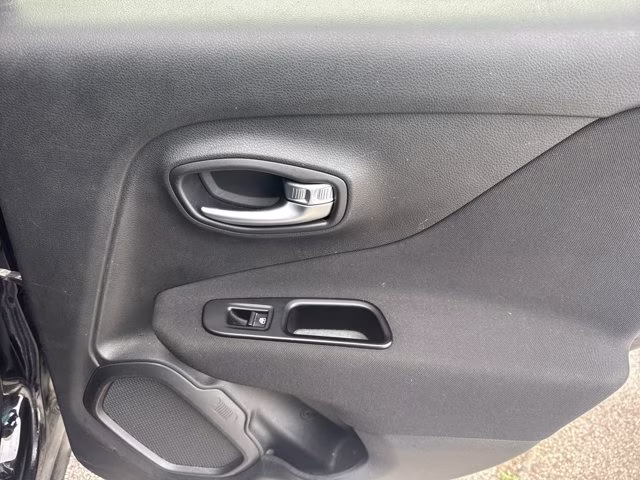 2021 Black Clearcoat Jeep Renegade Latitude FWD SUV