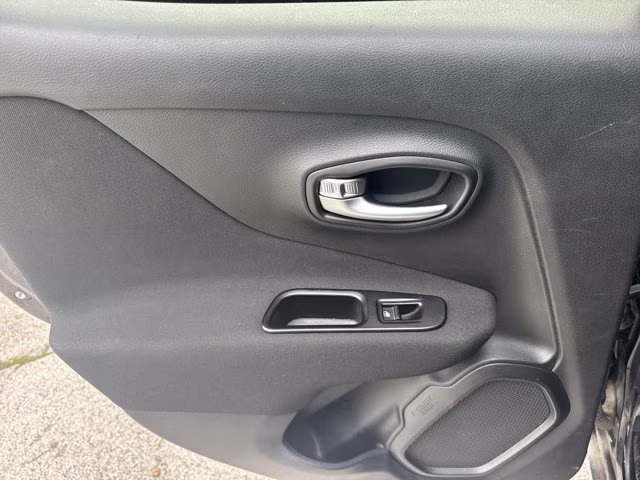 2021 Black Clearcoat Jeep Renegade Latitude FWD SUV