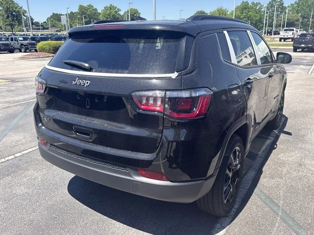 2026 Diamond Black Crystal Pearlcoat Jeep Compass Latitude Altitude 4X4 SUV