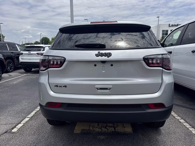 2026 Silver Zynith Metallic Clearcoat Jeep Compass Latitude Altitude 4X4 SUV