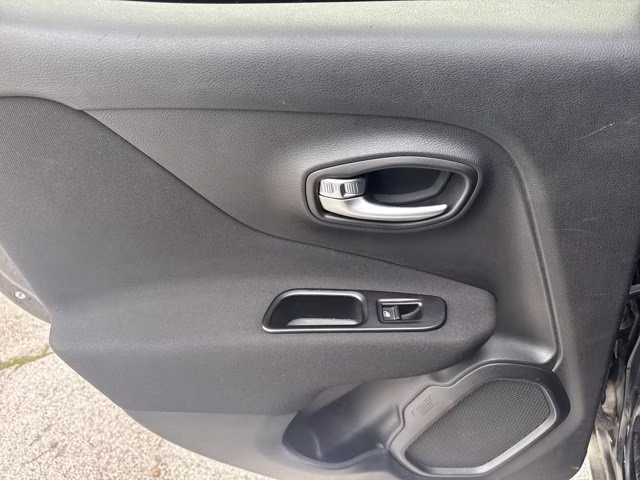 2021 Black Clearcoat Jeep Renegade Latitude FWD SUV