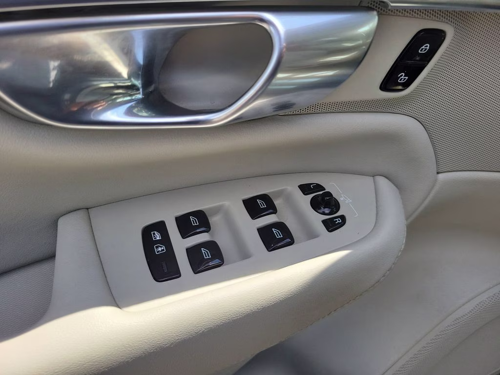 2023 Thunder Grey Metallic Volvo XC90 Ultimate AWD SUV