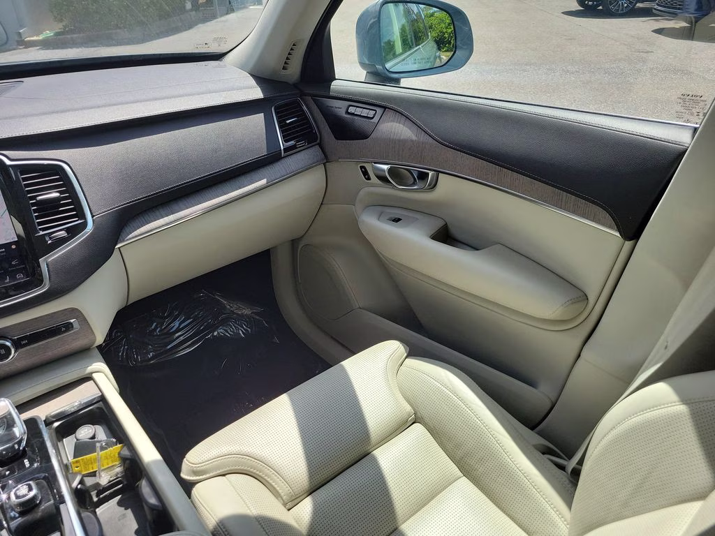 2023 Thunder Grey Metallic Volvo XC90 Ultimate AWD SUV