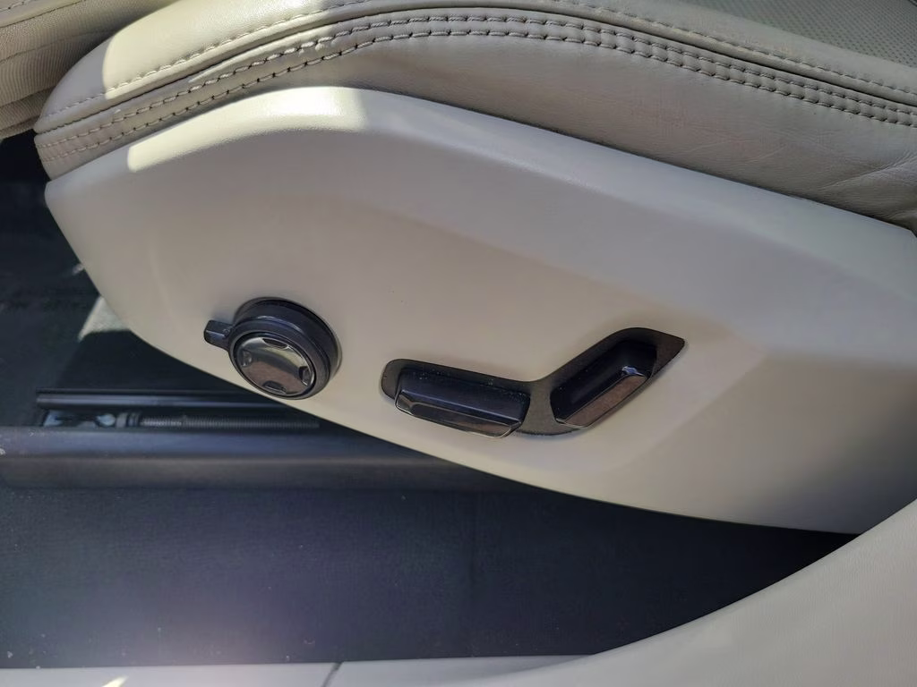 2023 Thunder Grey Metallic Volvo XC90 Ultimate AWD SUV