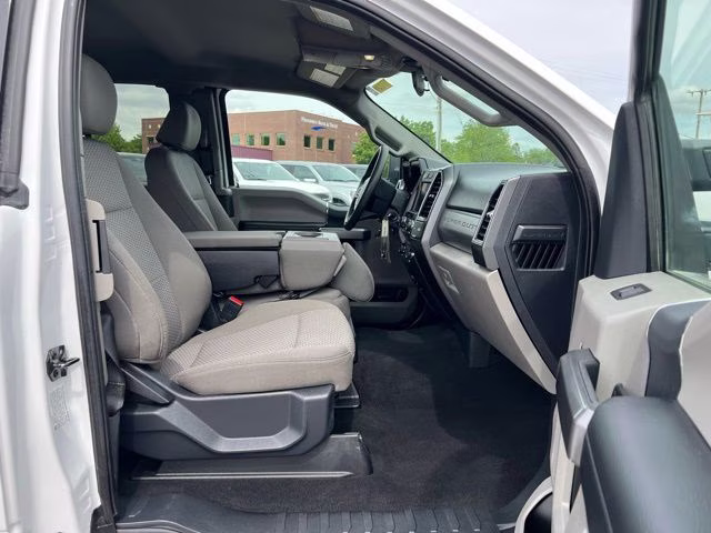 2022 Oxford White Ford Super Duty F-350 SRW XLT 4X4 Truck