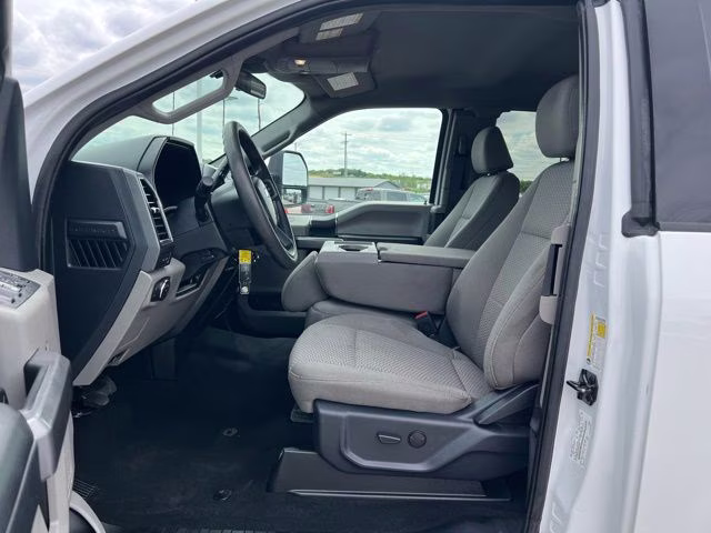 2022 Oxford White Ford Super Duty F-350 SRW XLT 4X4 Truck