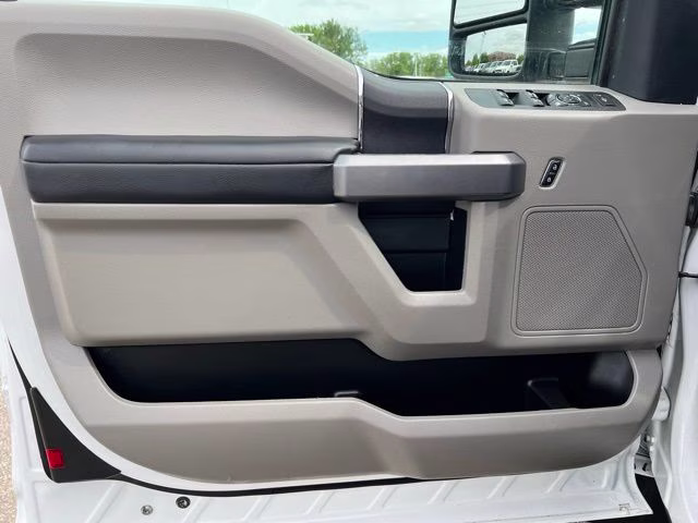 2022 Oxford White Ford Super Duty F-350 SRW XLT 4X4 Truck