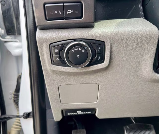 2022 Oxford White Ford Super Duty F-350 SRW XLT 4X4 Truck