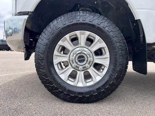 2022 Oxford White Ford Super Duty F-350 SRW XLT 4X4 Truck