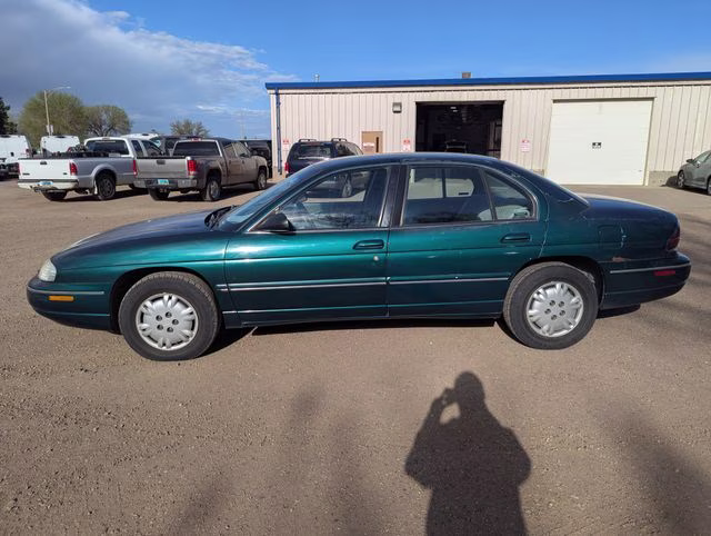 2001 Chevrolet Lumina Base FWD Sedan
