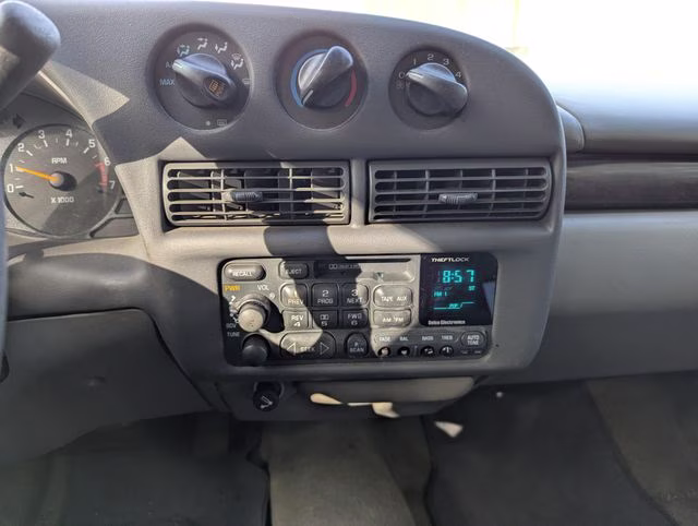2001 Chevrolet Lumina Base FWD Sedan