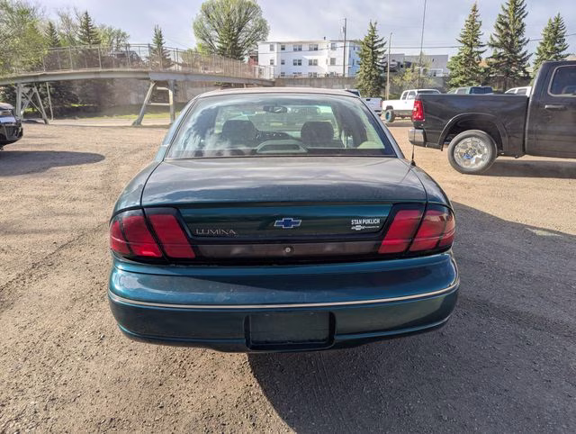 2001 Chevrolet Lumina Base FWD Sedan