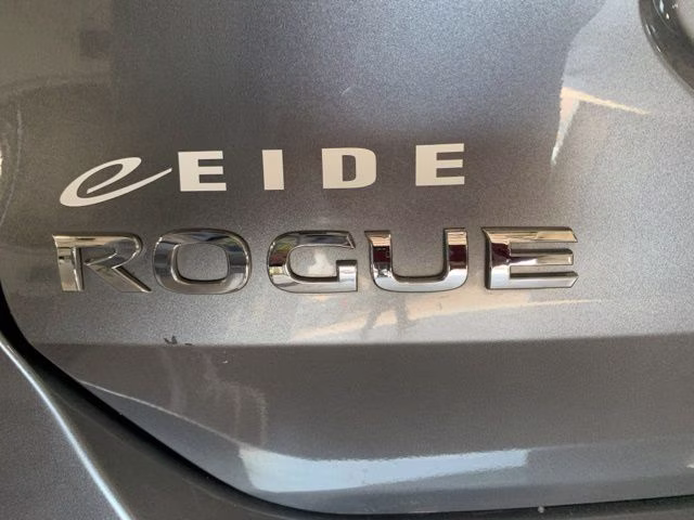 2018 Gun Metallic Nissan Rogue SL AWD SUV