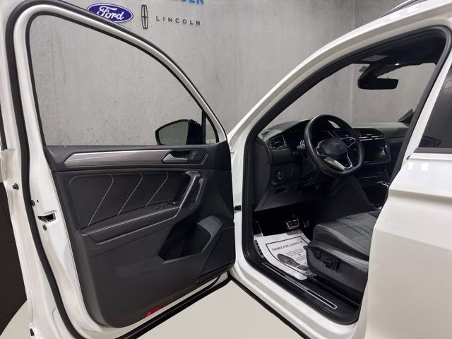 2023 Opal White Pearl Volkswagen Tiguan 2.0T SE R-Line Black AWD SUV