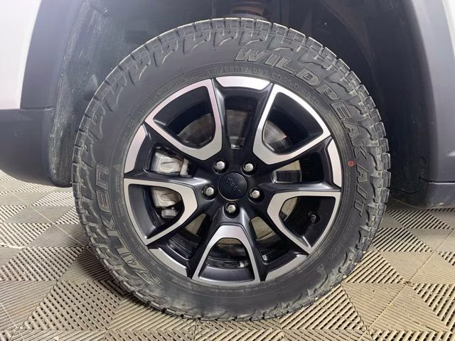 2024 Bright White Clearcoat Jeep Compass Trailhawk 4X4 SUV