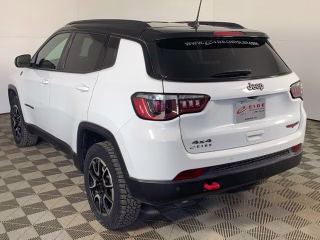 2024 Bright White Clearcoat Jeep Compass Trailhawk 4X4 SUV