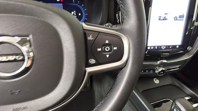 2025 Crystal White Metallic Volvo XC60 B5 Core AWD SUV