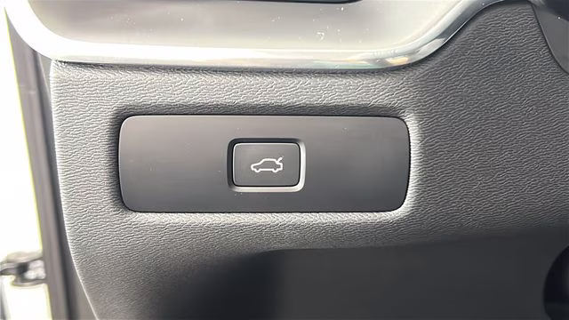 2025 Crystal White Metallic Volvo XC60 B5 Core AWD SUV