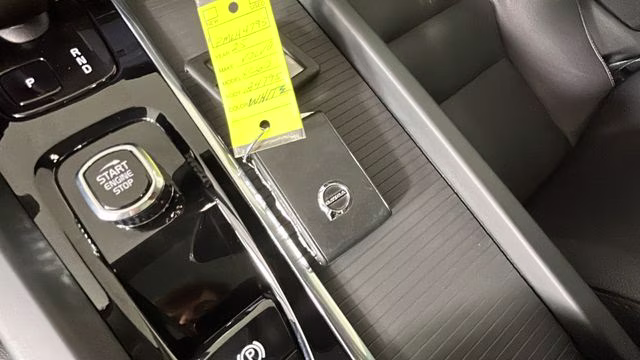 2025 Crystal White Metallic Volvo XC60 B5 Core AWD SUV