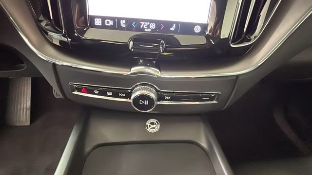 2025 Crystal White Metallic Volvo XC60 B5 Core AWD SUV