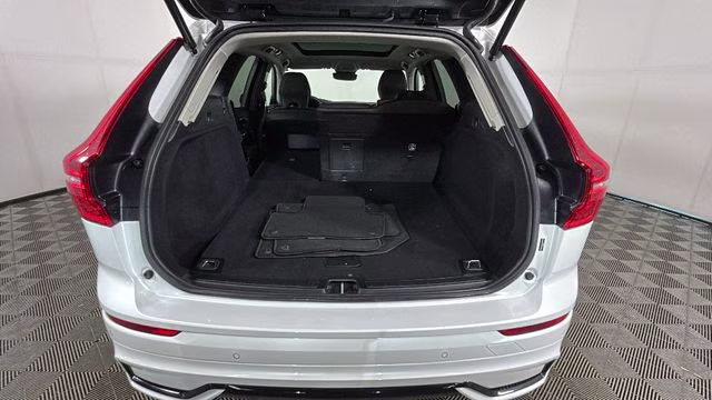 2025 Crystal White Metallic Volvo XC60 B5 Core AWD SUV