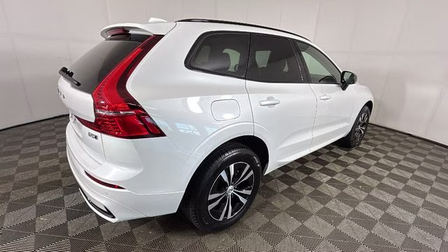 2025 Crystal White Metallic Volvo XC60 B5 Core AWD SUV